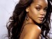 Rihanna za modrym pozadim